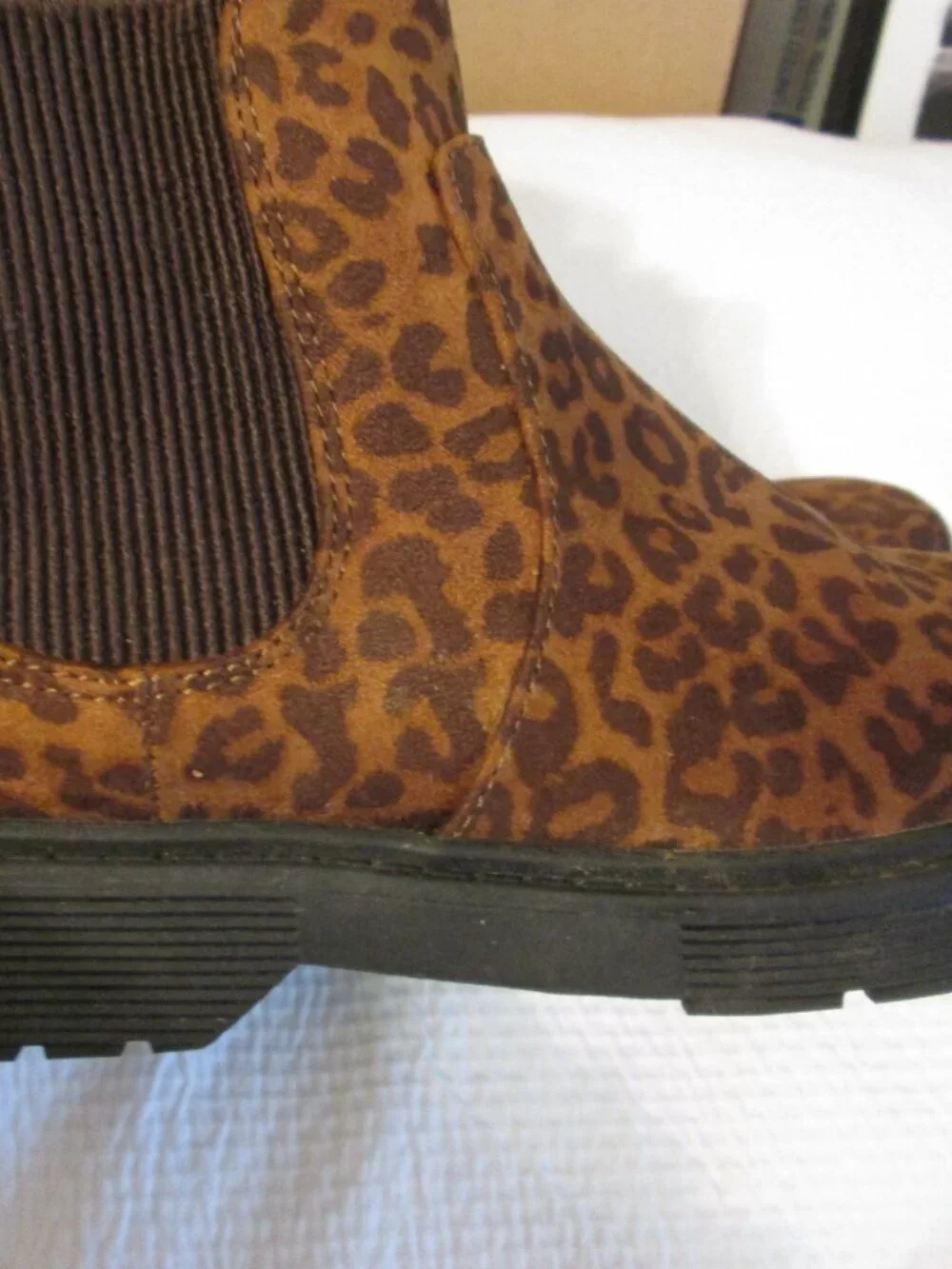 Cat & Jack Girl's Cheeta Print Chelsea Boots Size 4